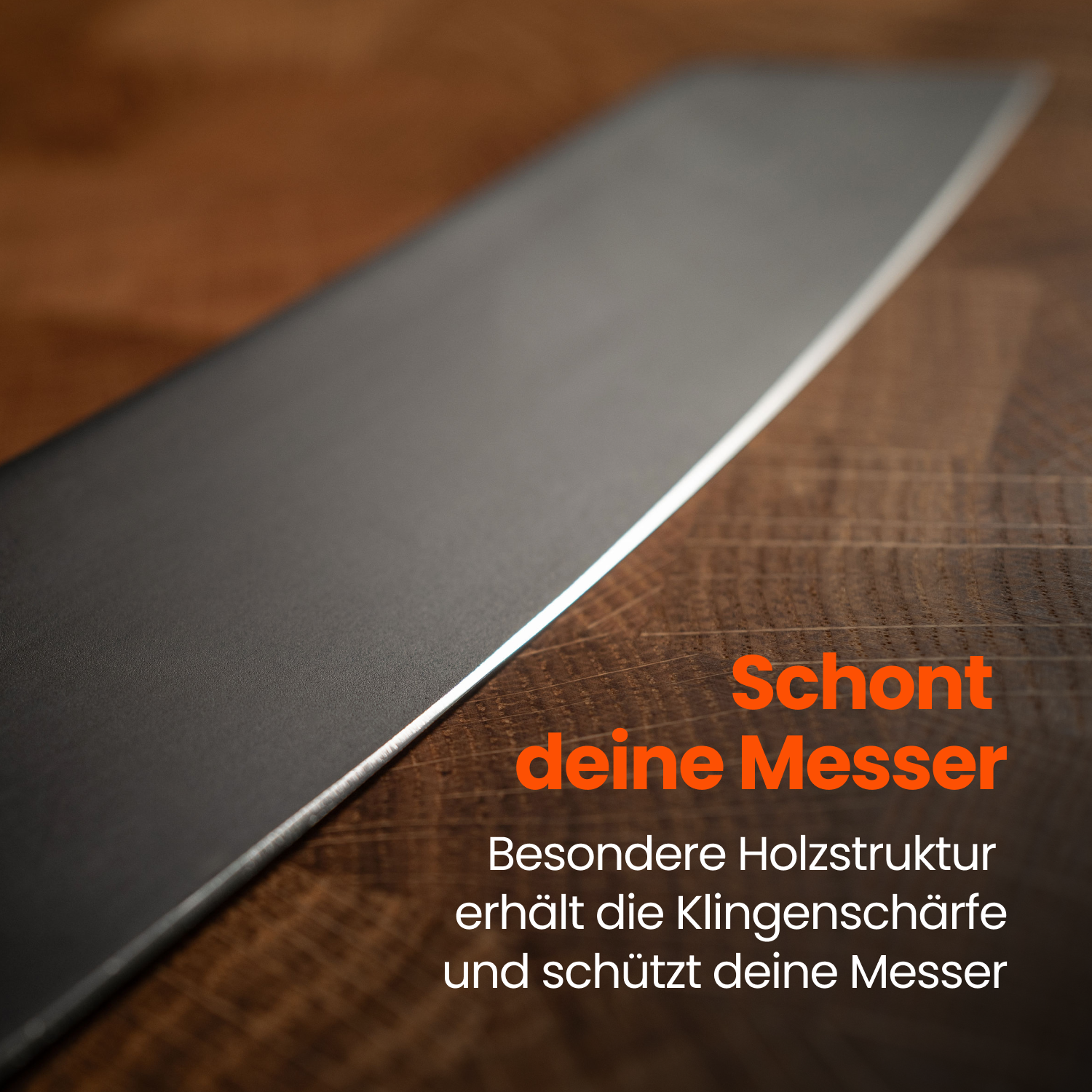 Nussbaum Stirnholzschneidebrett mit besonderer Holzstruktur, die die Klingenschärfe schont und schützt.