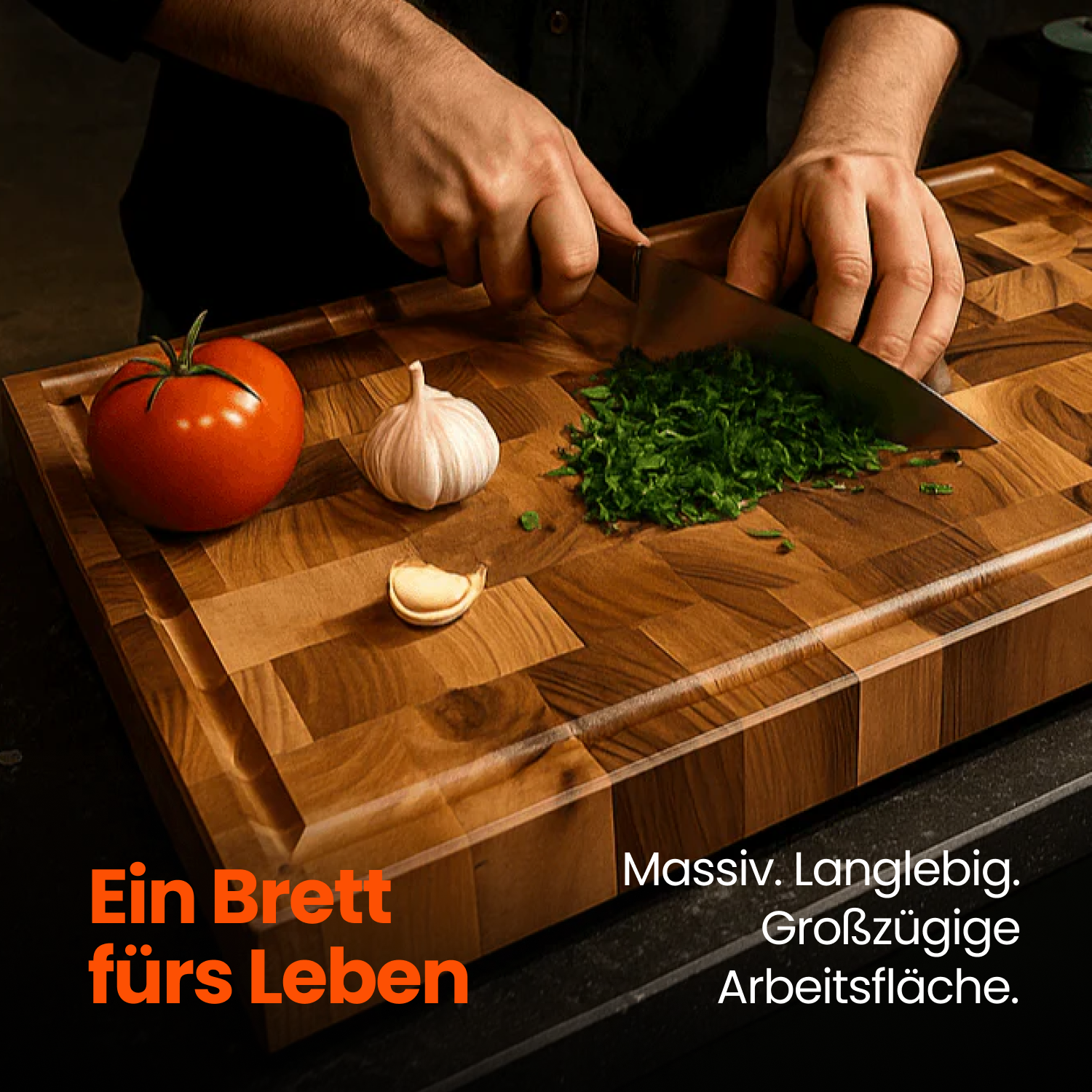 Nussbaum Stirnholzschneidebrett mit frischem Gemüse und Kräutern auf einer großzügigen Arbeitsfläche.