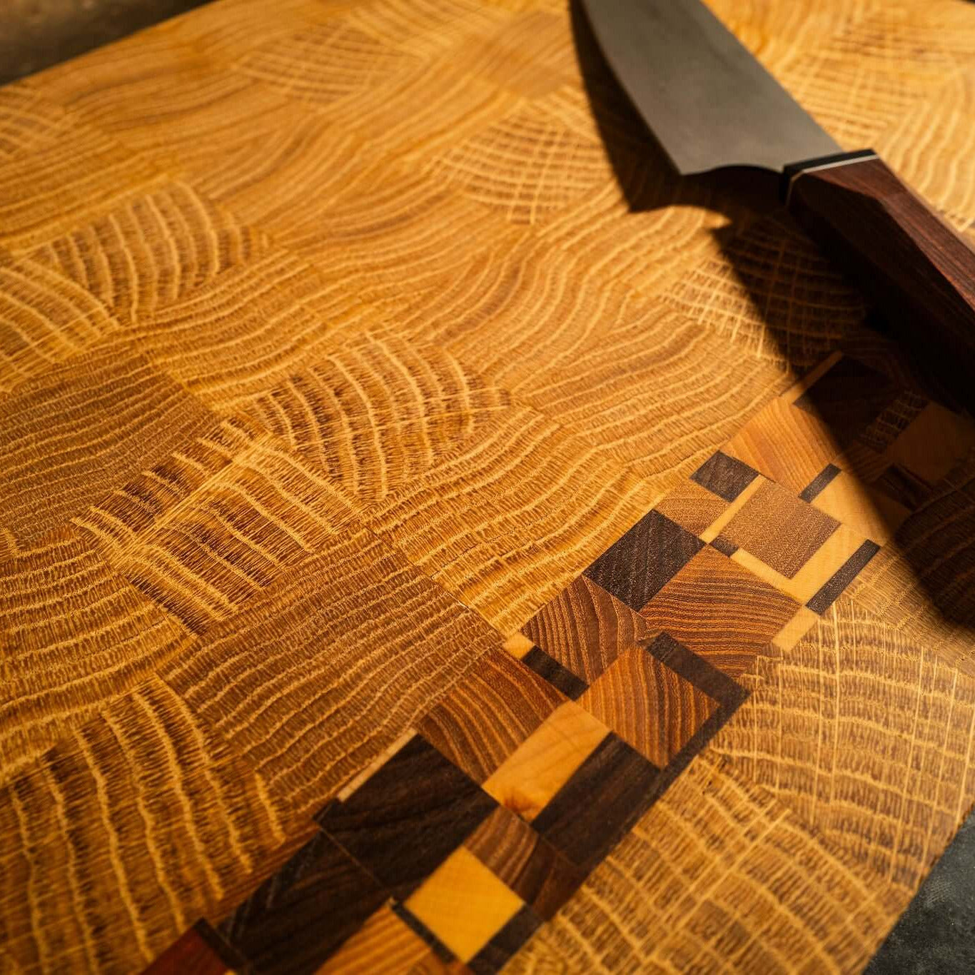 Tagliere in legno massello di quercia con strisce Chaotic